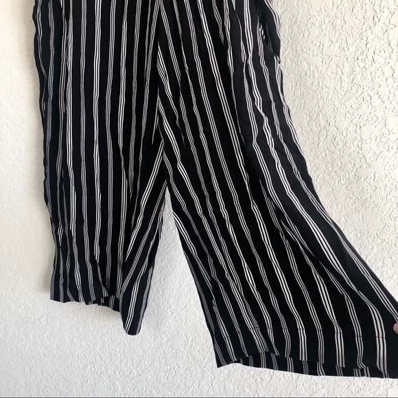 NWOT LOFT Plus Wide Leg B&W Pinstripe Trousers 🖤 - Picture 4 of 12